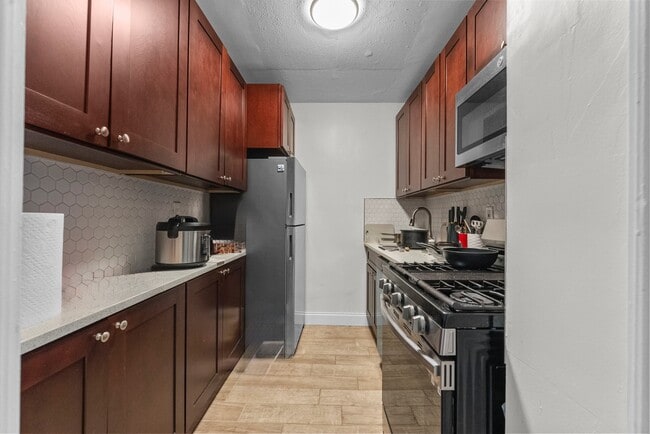 Building Photo - 201 Saint Pauls Ave