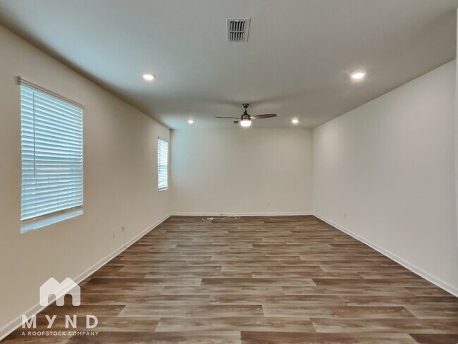 Foto del edificio - 367 Rayland St