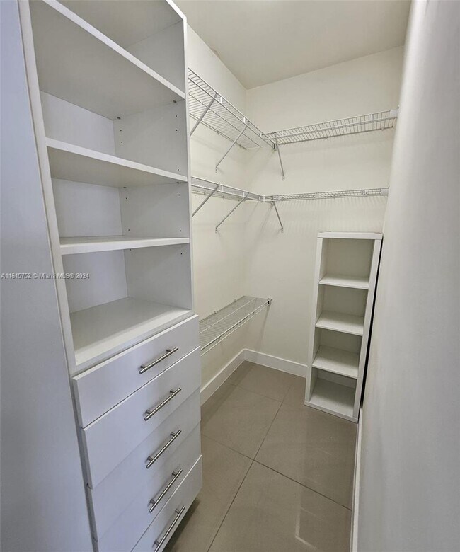 Foto del edificio - 6410 NW 105th Pl