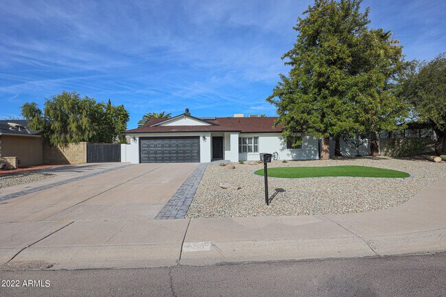 Building Photo - 4550 E Hearn Rd