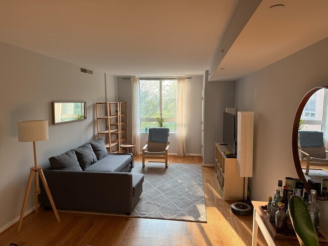 Foto del edificio - 350 G St SW