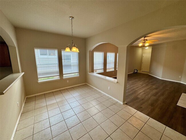 Foto del edificio - 2110 Charlotte Estates Dr