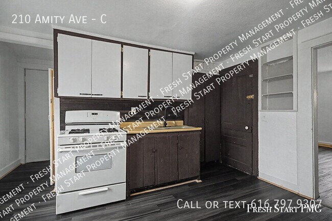 Foto del edificio - 210 Amity Ave