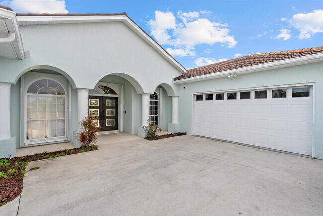 Building Photo - 39 Fairway Rd