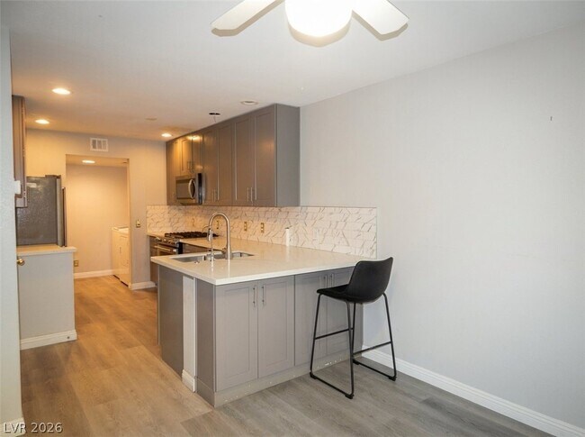 Foto del edificio - 2816 Briar Knoll Dr