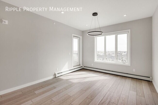 Photo du bâtiment - AMAZING 2 BEDS/ 2 BATHS CONDO WITH UNDERGROUND PARKING INCLUDED!
