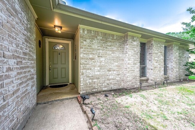Building Photo - 15923 Dunmoor Dr