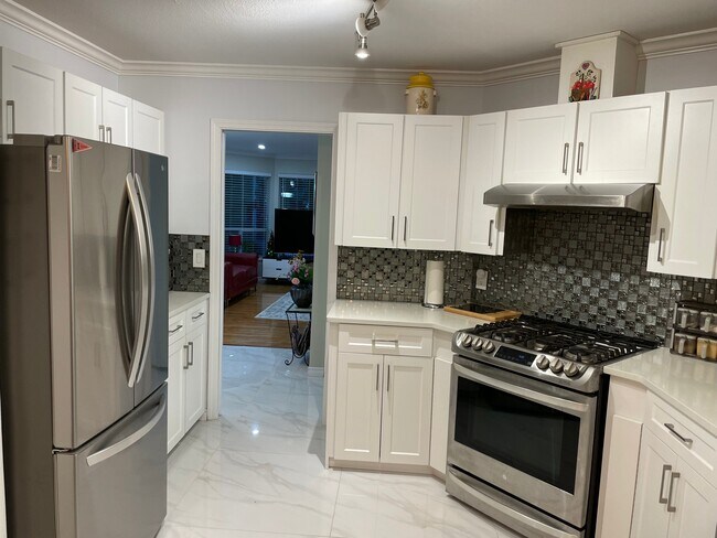 Building Photo - 19193 61A Av