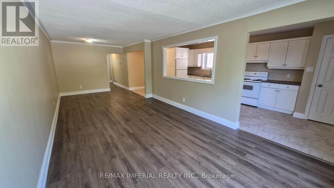 Building Photo - 552 Heman St