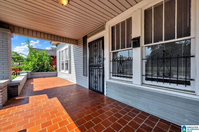 Foto del edificio - 1672 Tuscaloosa Ave