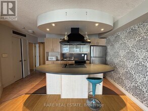 Building Photo - 550 Queens Quay W