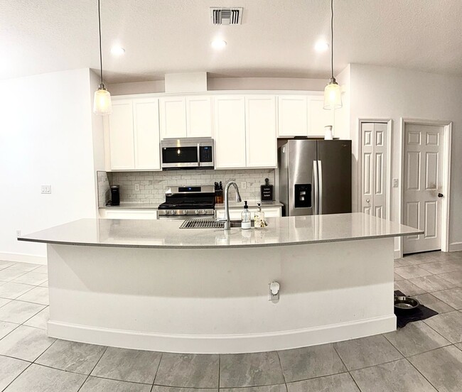 Building Photo - 5613 Del Coronado Dr