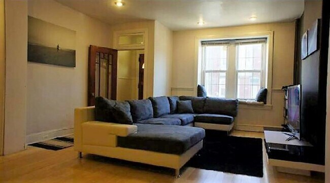 Foto del edificio - Stunning 4-Bedroom Townhouse in the Heart of Manayunk! Available NOW!