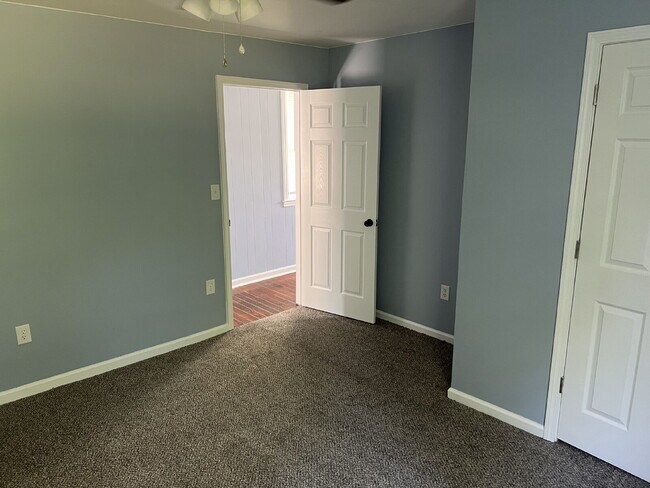 Foto del edificio - Charming 2 Bedroom Cottage Near King Mill ...
