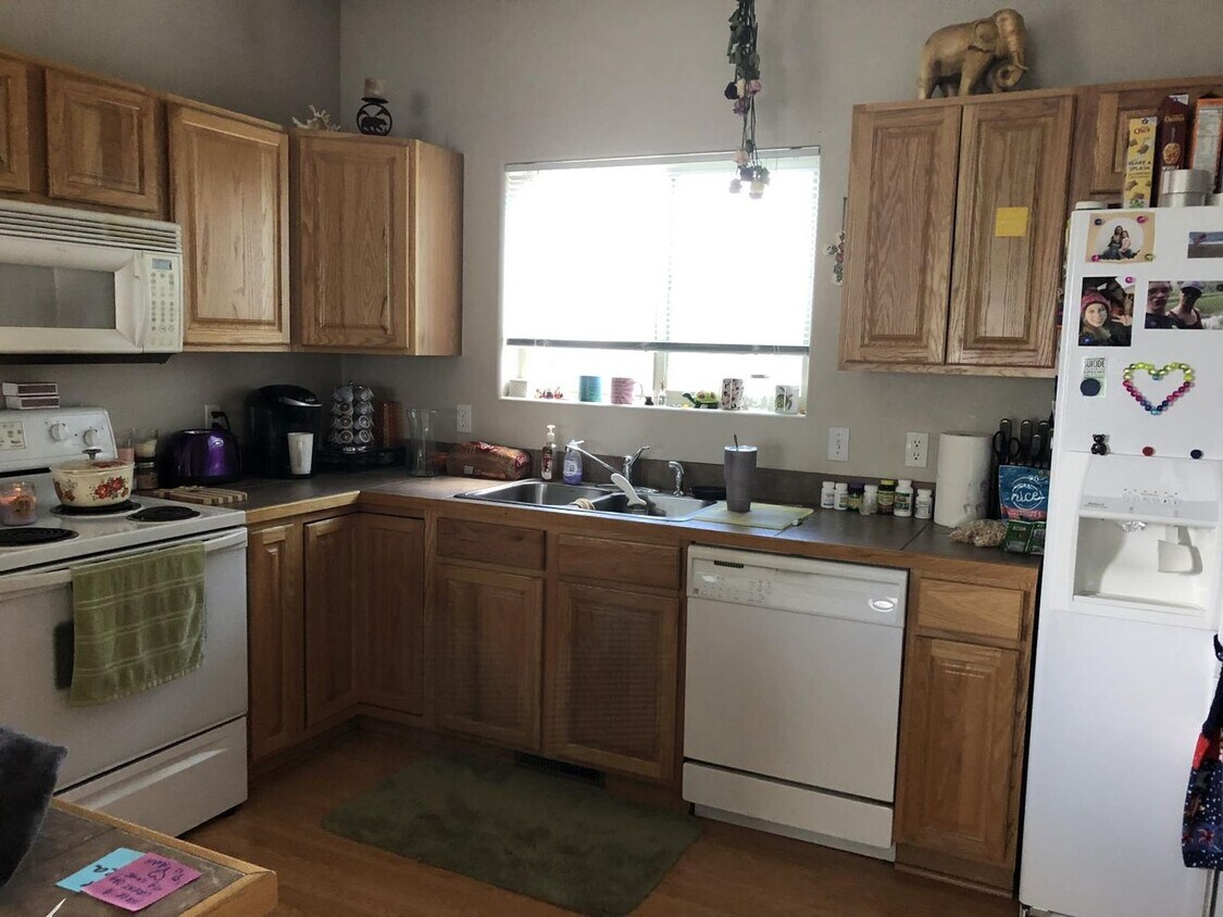 Primary Photo - 3 Bed | 2.5 Bath Duplex in Sunrise Villas ...
