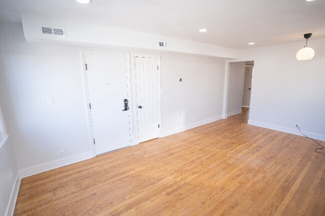 Foto del edificio - 5735 W Addison St