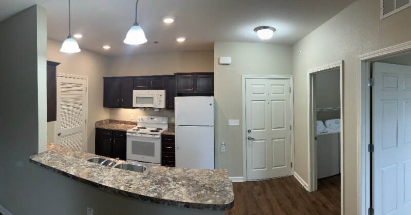 Primary Photo - 3020 E 6th Ave
