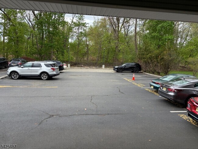Foto del edificio - 167 Newark Pompton Turnpike