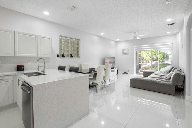 Foto del edificio - 4812 NW 19th St