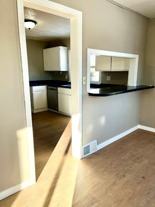 Foto principal - Beautiful 5 Bedroom, 2 bathroom Home