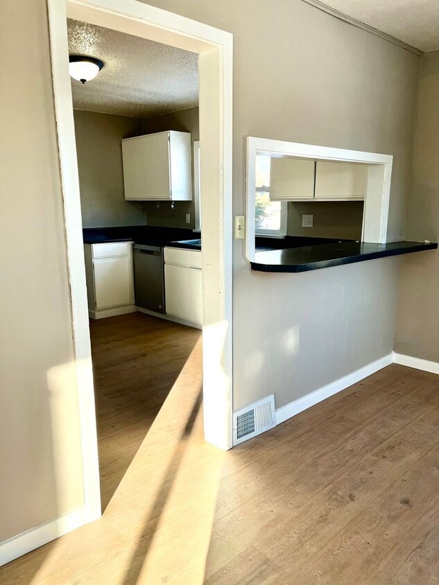 Primary Photo - Beautiful 5 Bedroom, 2 bathroom Home