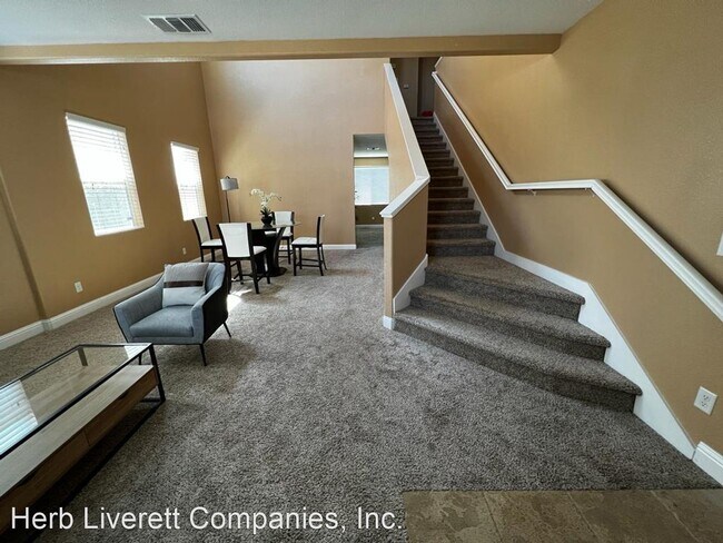 Building Photo - 3 br, 2.5 bath House - 740 Frayne Way