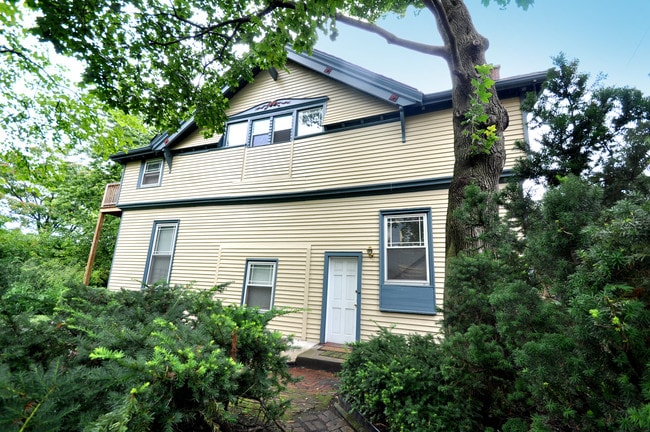 Building Photo - 4739 S Kimbark Ave