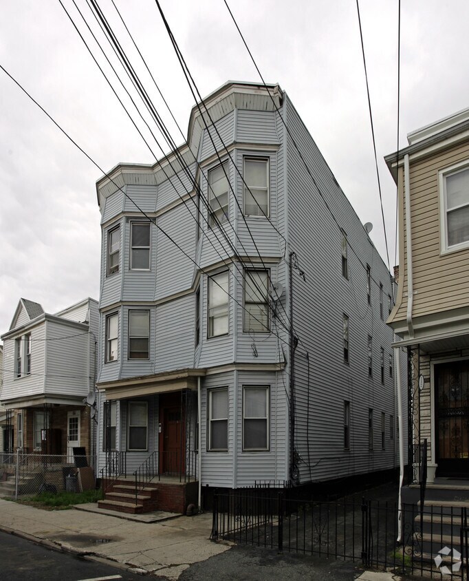 Building Photo - 114 Woodlawn Ave