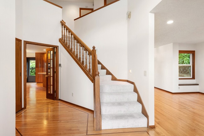 Building Photo - 1324 Stonehaven Dr
