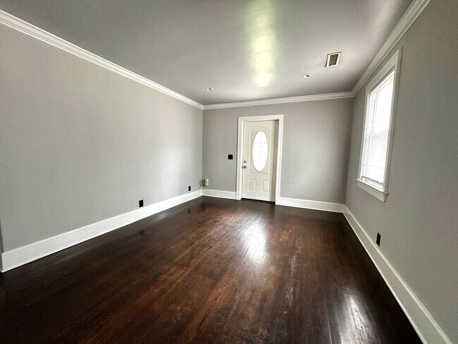 Foto del edificio - Updates to Inside and Outside!!  2/2 House with fence! Pet friendly!