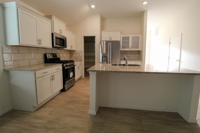 Building Photo - 1208 Golden Summer Pl
