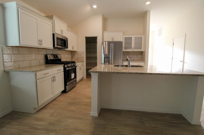 Foto del edificio - 1208 Golden Summer Pl