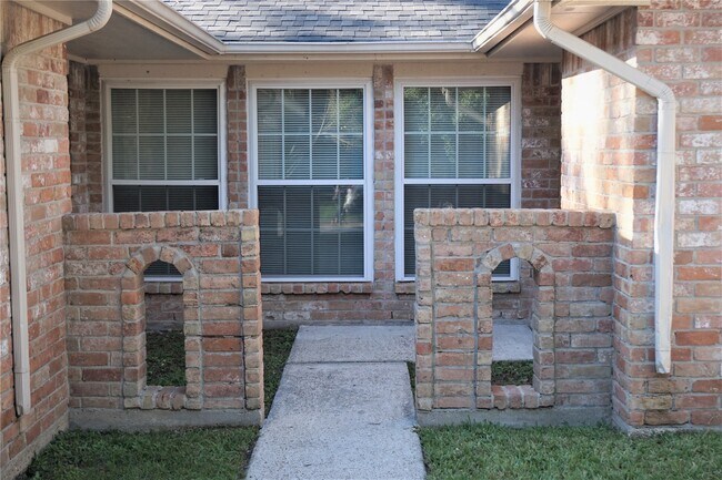 Foto del edificio - 2727 Tinechester Dr