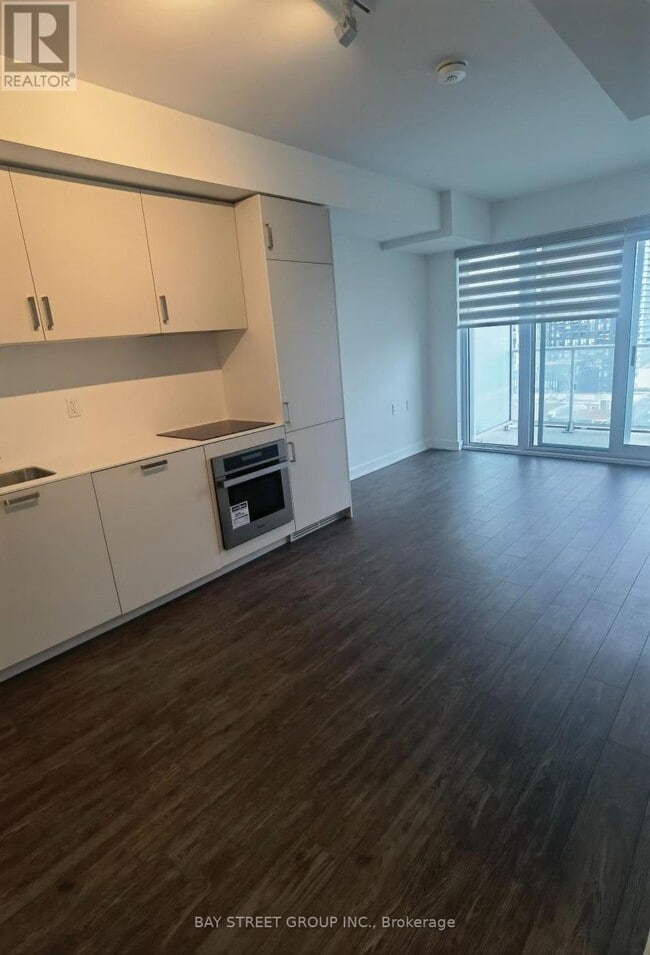 Building Photo - 88 Queen St E