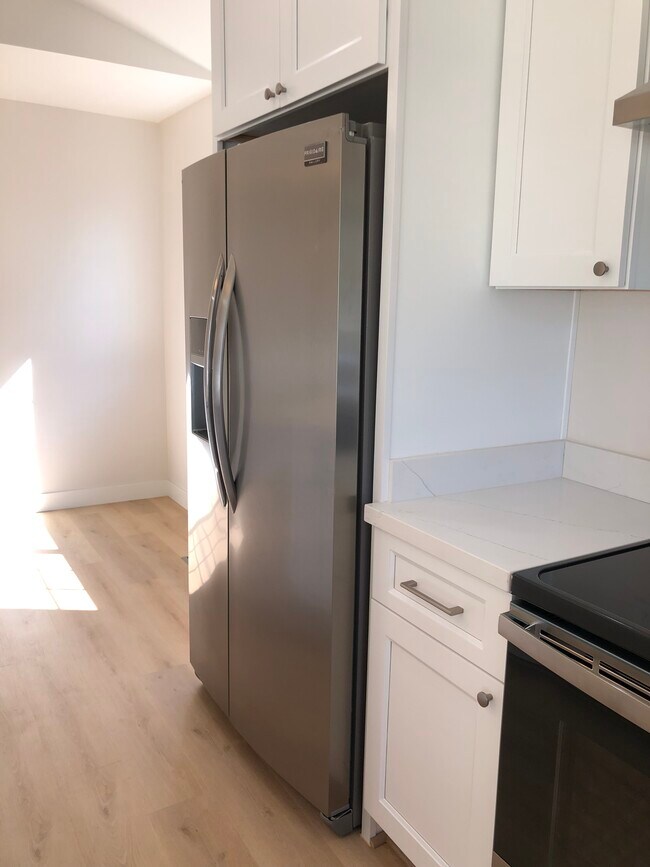 Building Photo - 2086 La Miel Ct