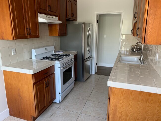 Large Full Kitchen - 7557 Oakwood Ave