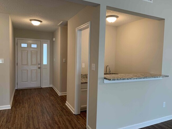 Building Photo - 8020 Glencannon Dr