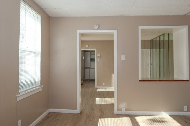 Foto del edificio - 3723 Wisconsin Ave