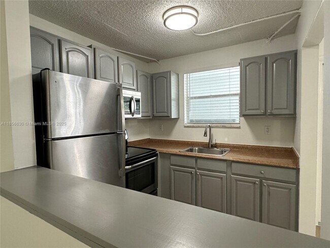 Foto del edificio - 5661 SW 36th Ct