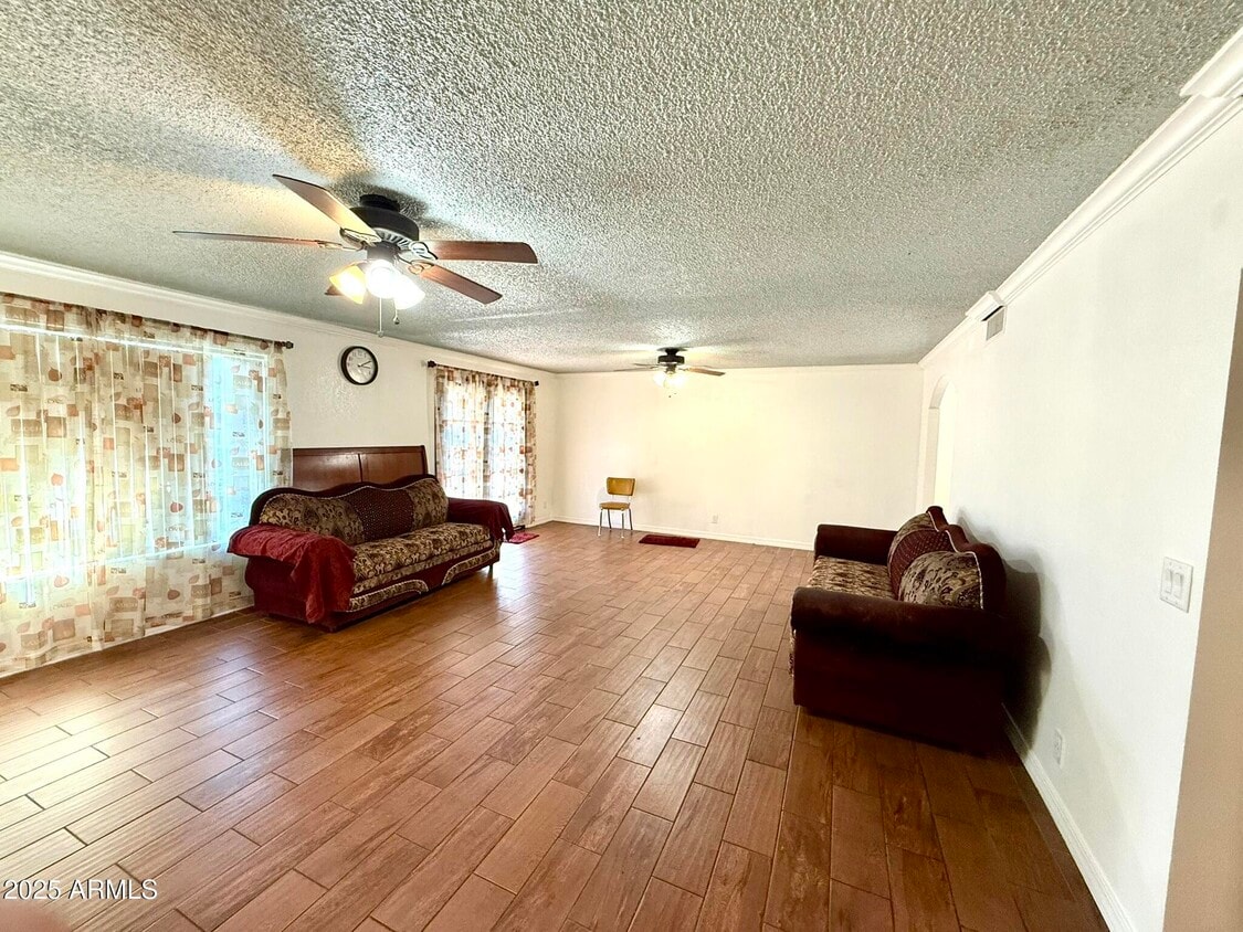 Foto del edificio - 4151 W Frier Dr