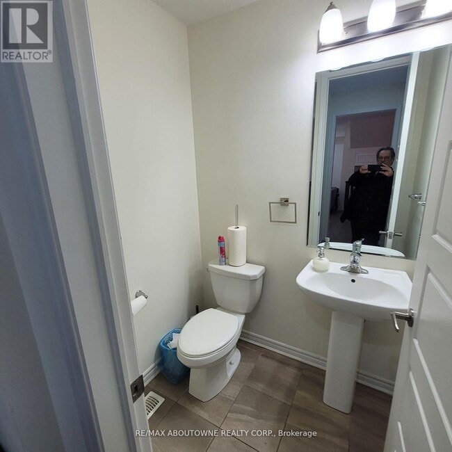 Building Photo - 973 Logan Dr