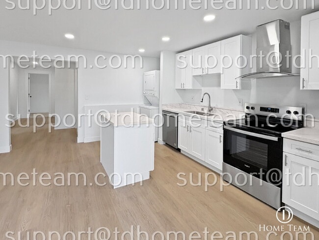 Building Photo - "Charming Tacoma Retreat: Cozy 2-Bed Oasis with 1 Private Car Garage!"