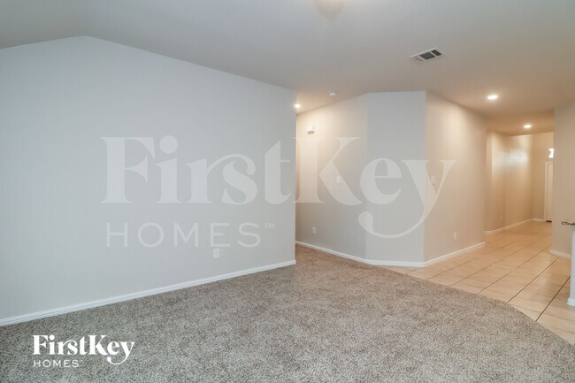 Building Photo - 712 Rutherford Dr