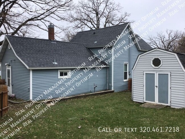 Building Photo - 702 5th Ave E