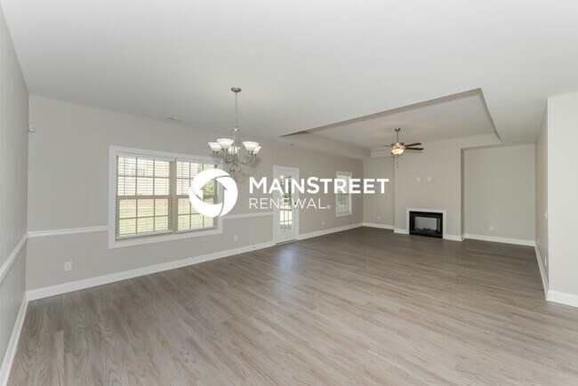 Foto del edificio - 4 Bedroom Pet-Friendly Home in Spring Hill, TN with Main Street Renewal