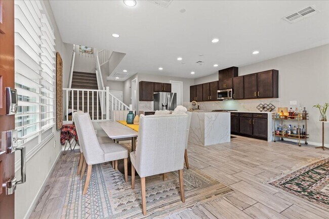 Foto del edificio - Luxurious, Modern, Completely Renovated 3 ...