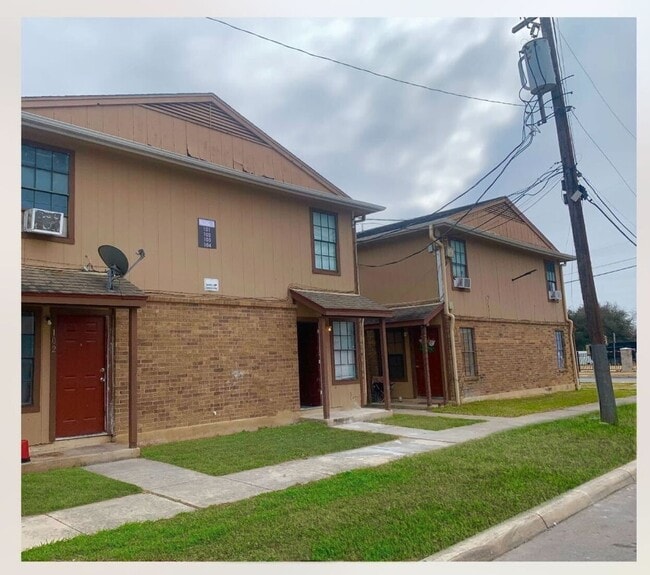 Building Photo - 131 Elsie Ave