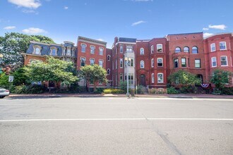 Building Photo - 20 Logan Cir NW
