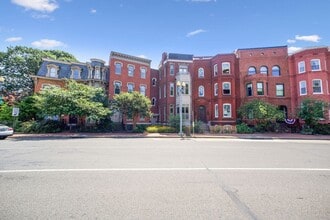 Building Photo - 20 Logan Cir NW