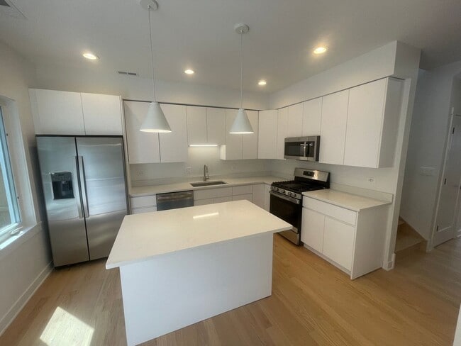 Photo - 1336 W Barry Ave Apartment